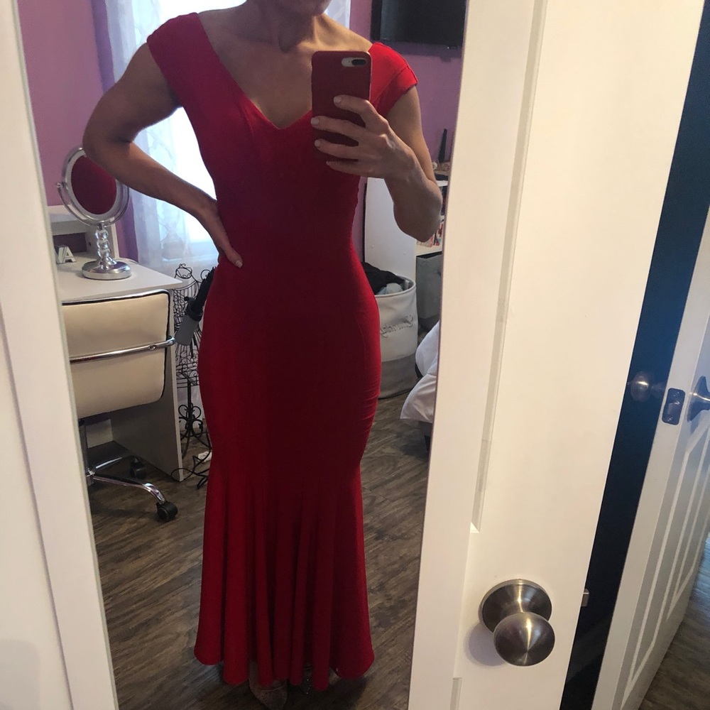 Perfect prom dress size 6. Fits like a glove